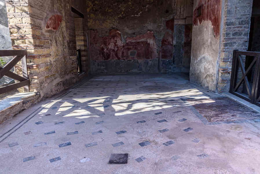 203 - Italia - Herculano - parque arqueológico de Herculano - Casa de los Ciervos.jpg